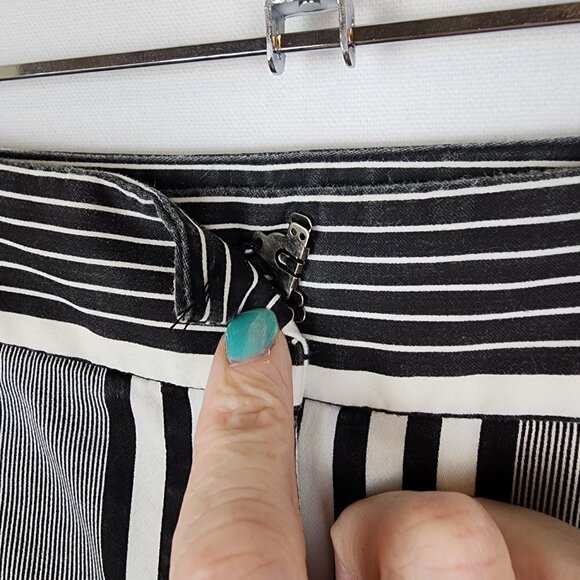 Chico's Wide Leg Cropped Striped Pants M/8 - Picture 3 of 4